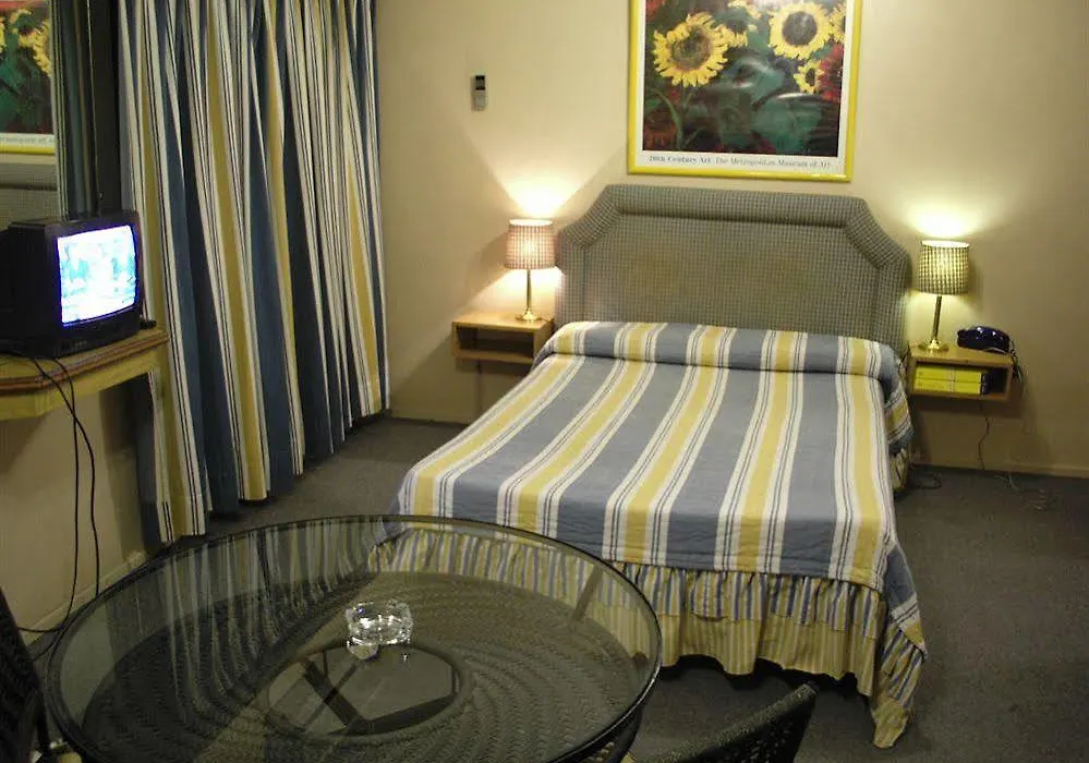 Hotel Embassy All Suites-1